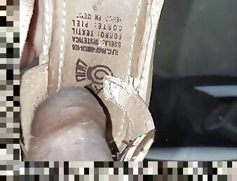 perverted mechanic seen shoes in customer small SUV
