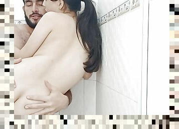 Sucking my stepmom&#039;s boyfriend&#039;s cock in the shower without making noise - Porn in Spanish