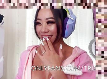 SEXY TWITCH AND TIKTOK GAMER GIRL TRUCICI RATES A FAN'S DICK