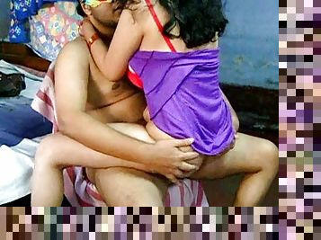 payudara-besar, hindu, pasangan, pelacur-slut, berciuman, kamar-tidur, menunggangi, cowgirl-posisi-sex-wanita-di-atas-pria, bh, penis