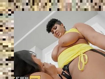 gros-nichons, gode-ceinture, babes, ébène, lesbienne, hardcore, pornstar, black, doigtage, baisers