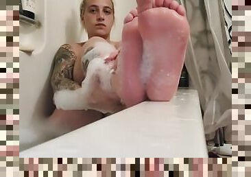 Cum watch soap up my pretty little feet for you