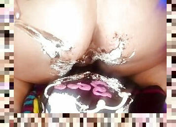 Ass vs Cake! Big Booty White girl smashes and twerks on cake