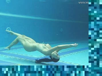 Sazan Cheharda Super Hot Teen Underwater Nude