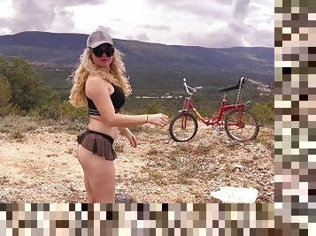 Barbie conoce a Kenhub1º parte: si me ayudas con la bici, me follas y me haces todo lo que quieras.¡