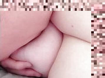 gros-nichons, énorme, mamelons, milf, maman, belle-femme-ronde, seins, lait, en-lactation, sucer