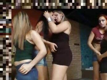 lésbicas, brasil, beijando
