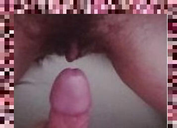 poilue, chatte-pussy, ejaculation-sur-le-corps, milf, branlette, ejaculation, tatouage, bite