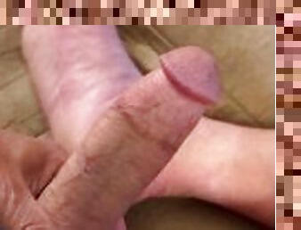 mastubasi, amatir, cumshot-keluarnya-sperma, handjob-seks-dengan-tangan-wanita-pada-penis-laki-laki, kaki, sudut-pandang, sperma, seorang-diri