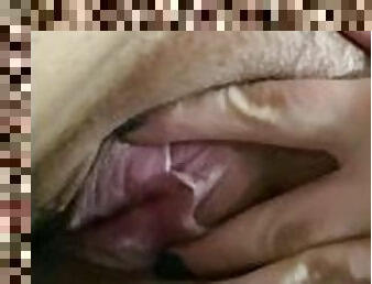 con-el-puño, masturbación, meando, coño-pussy, squirting, amateur, lesbiana, hardcore, corrida-interna, primera-persona