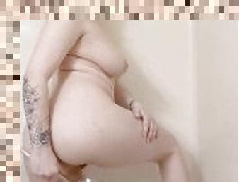 banyo-yapma, büyük-göğüsler, mastürbasyon-masturbation, boşalma, parmaklama, meni, memeler, kıç-butt, duş, islak