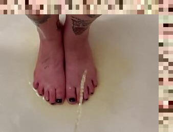 Pissing on my pretty toes