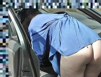 levrette, en-plein-air, public, amateur, milf, hardcore, belle-femme-ronde, voiture, jupe-en-l’air, culotte