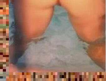 Naked Babe Twerking in Hot Tub