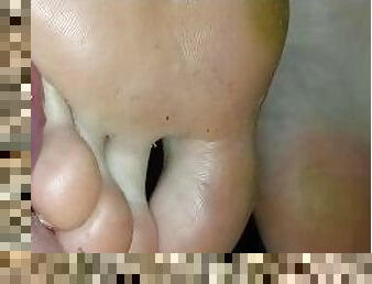 amateur, pieds, sale, ejaculation, branlette-avec-les-pieds, sucer, orteils