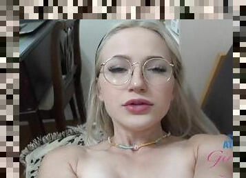 lunettes, chatte-pussy, amateur, maison, ejaculation-interne, point-de-vue, petite-amie, blonde, douce, innocent