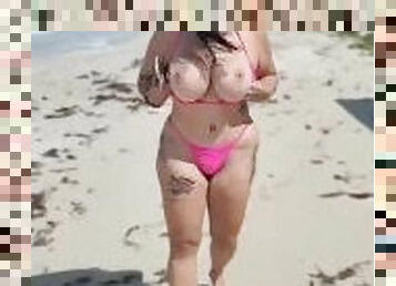 MerlinaMX - Mexicana Tetona, Desnudandose y haciendo Topless en Playa Publica