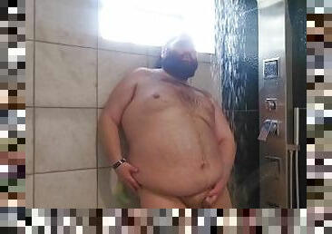 Quick Chubby Play In The Shower