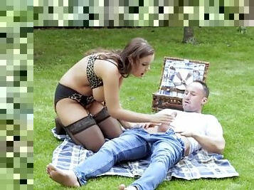 BBW wife fucks this guy in the park while you watch! What the hell is this??