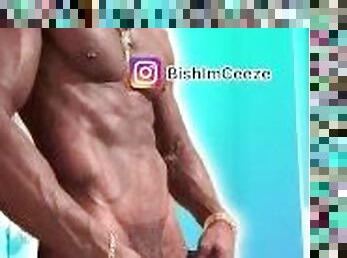 mandi, besar-huge, besar-sekali, puting-payudara, berkulit-hitam, penis-besar, hitam, ditindik, mandi-shower, tato