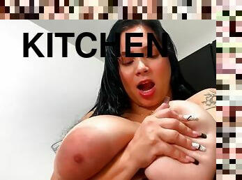 Kim Vlez: wet dreams in the kitchen