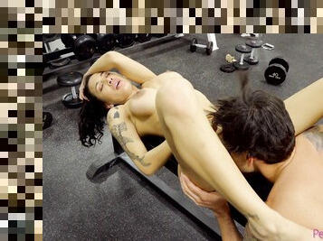 Hottie receives proper dick to play with down at the gym